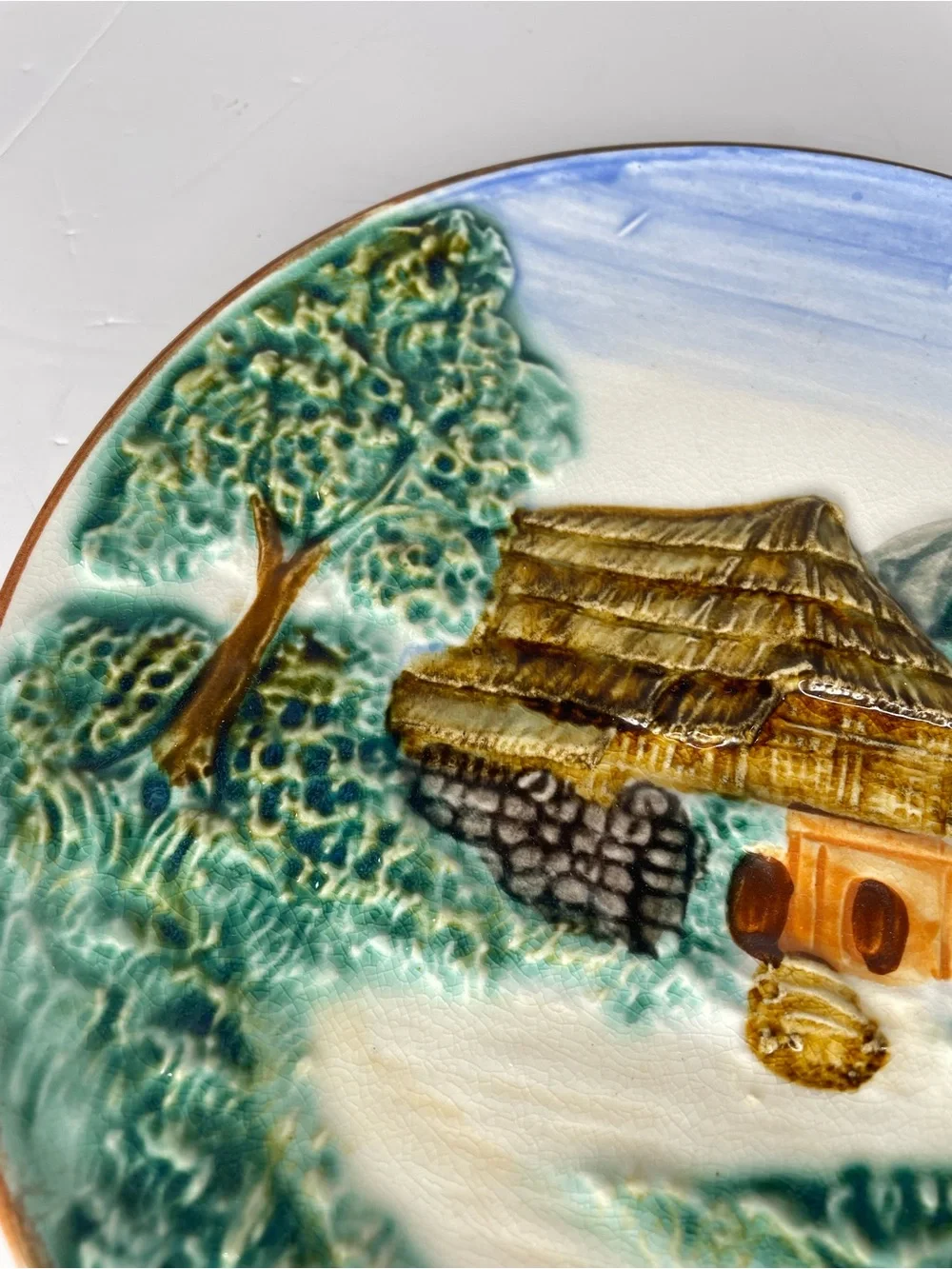 Vintage Majolica Style Hanging Plate Cottagecore Cottage 8.75” 3D Vantage Japan